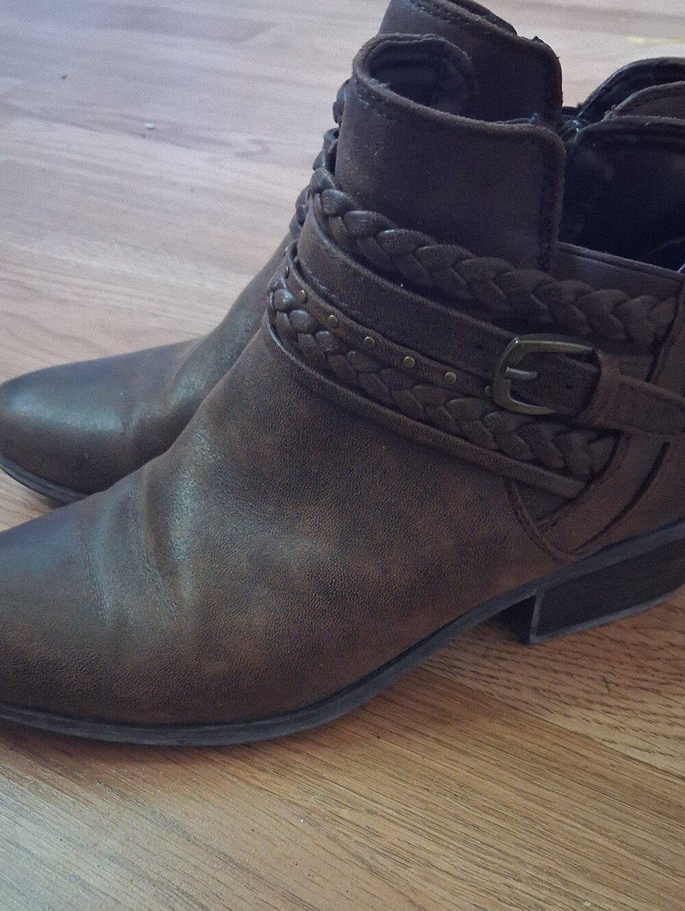 Women’s Baretraps Brown Braided Strap Ankle Boots Size 9.5 - Picture 4 of 6